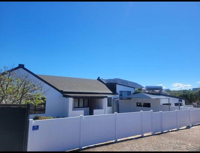 4 BEDROOM HOUSE FOR SALE IN KLEINBAAI